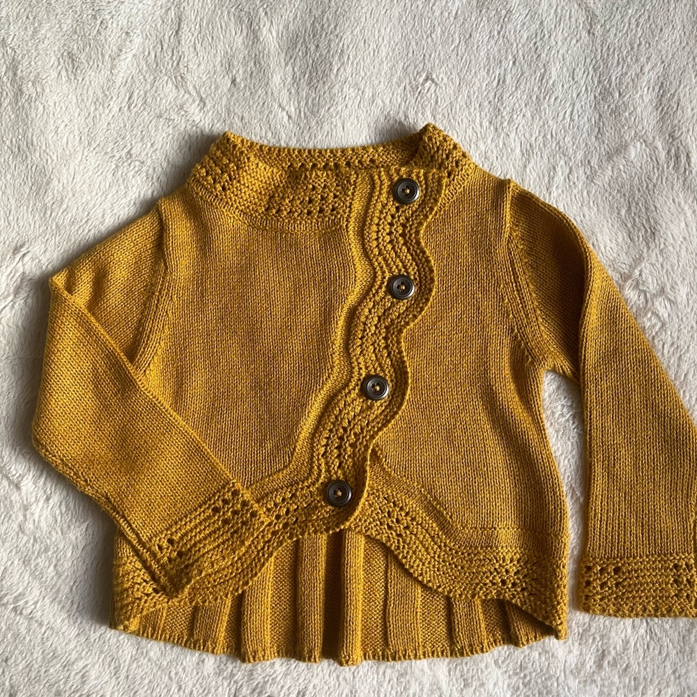 Cardigan Persnickety for girls. Good used condition.